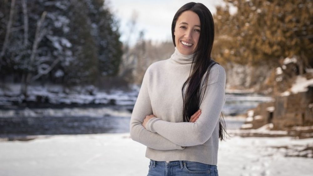 Bella Paige hosts the Post Concussion Podcast